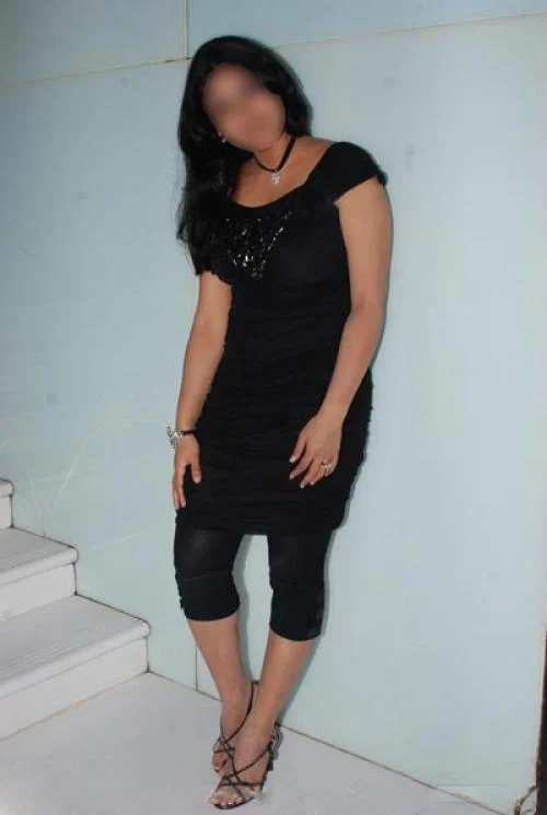 Call Girls Defence Colony Delhi